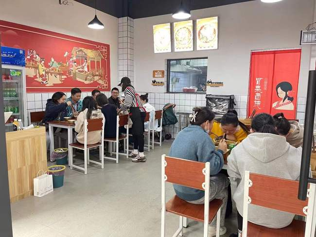 冒菜加盟店堂食